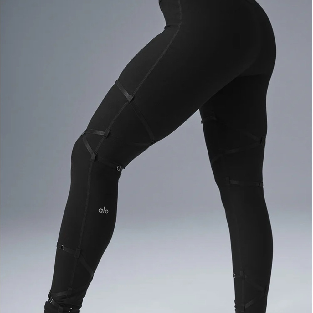 ALO Yoga Black High-Waisted Leggings with Compression Fit